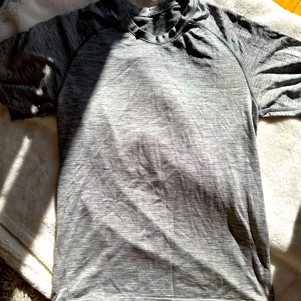 Lululemon men’s dri fit shirt. Grey/silver. Small.
